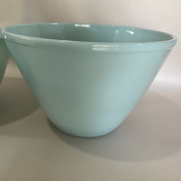 Set of 2 vintage Fire King delphite splash proof mixing bowls - Picture 2 of 10